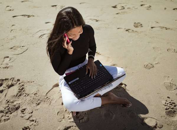 Working While Traveling: The Tips And Tricks You Need