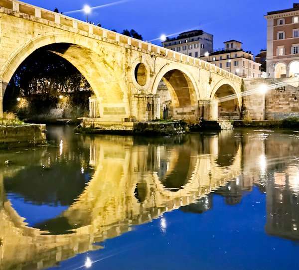 Trastevere, the perfect place to experience Rome's lively nightlife.