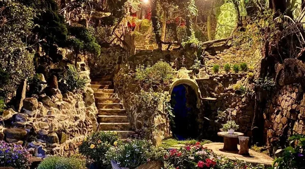 Visit the Maze Bar (100 Roofs Cafe), things to do in Dalat