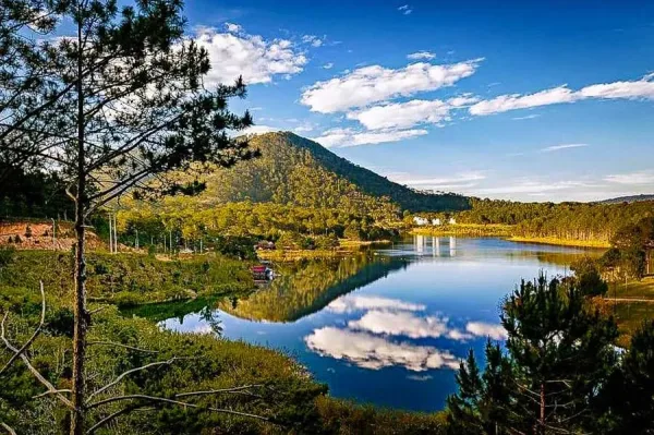 Visit Tuyen Lam Lake, things to do in Dalat