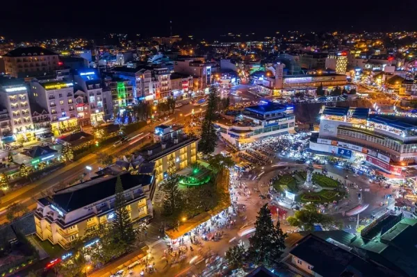 Shop at Dalat Night Market, things to do in Dalat