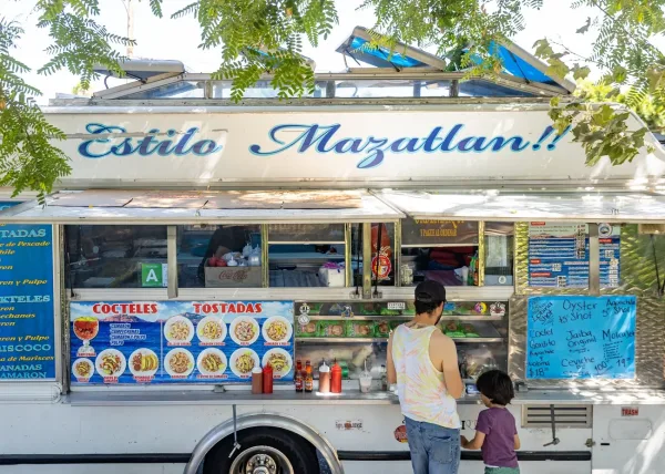 Mariscos El Faro, food trucks in Los Angeles
