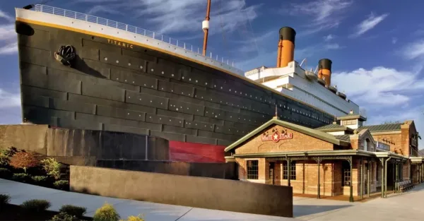 Titanic Museum, what is Branson Missouri famous for?