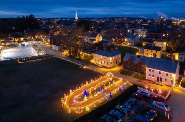 Strawbery Banke Candlelight Stroll, date night ideas in Portsmouth