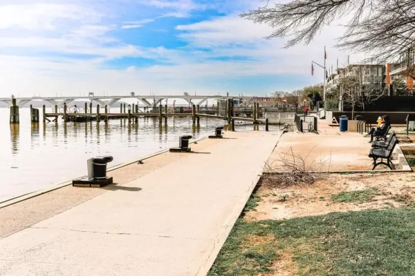Sunset Walk at the Waterfront Park, romantic date night ideas in Alexandria