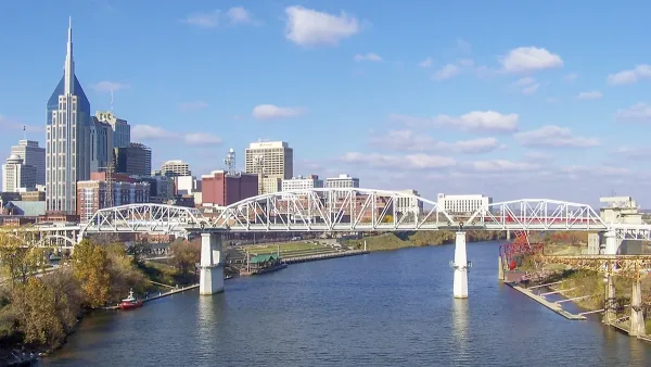Walk the John Seigenthaler Pedestrian Bridge, Nashville dating
