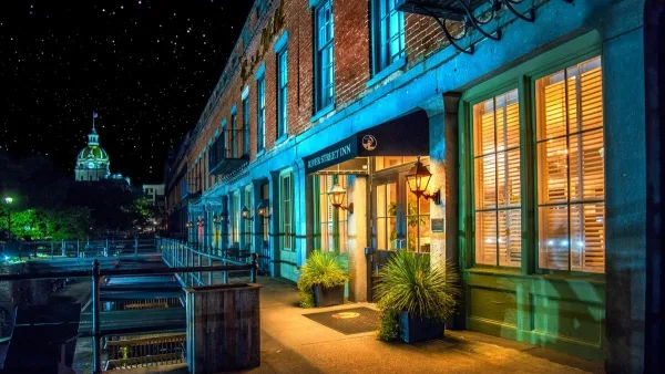 Explore River Street at Night, dating in Savannah