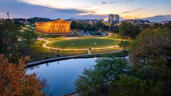 Take a Sunset Walk at Centennial Park, dating in Nashville