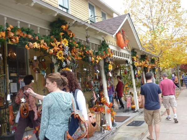 Nashville, Indiana, small towns in Midwest