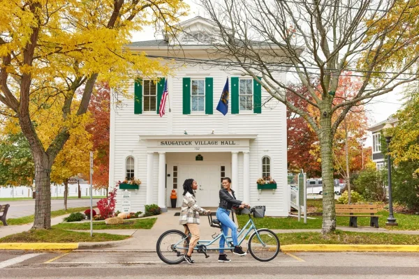 Saugatuck, Michigan, small Midwest towns