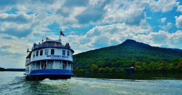 Take a Ride on the Southern Belle Riverboat, date night ideas in Chattanooga