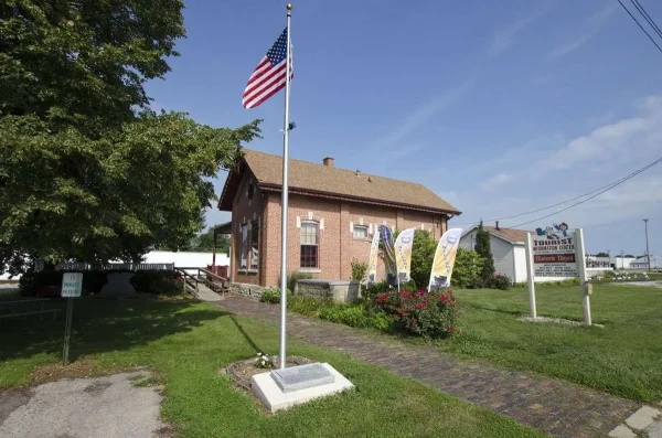 Arcola, small towns in Illinois