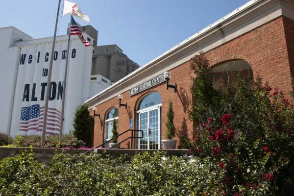 Alton, small towns in Illinois