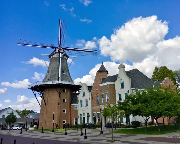 Pella: Iowa's Dutch Treasure, small towns in Iowa