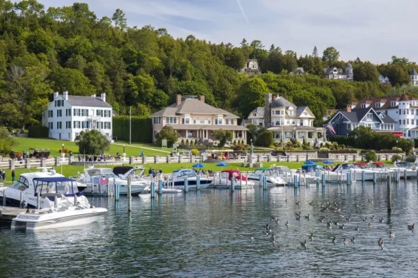 Mackinac Island, small towns to visit in Michigan